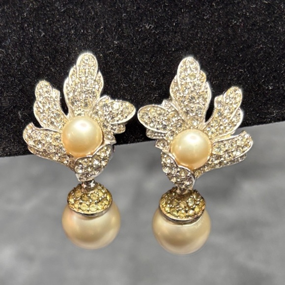 Kenneth Jay Lane Gold and Cream Pearl Earrings - Picture 1 of 3